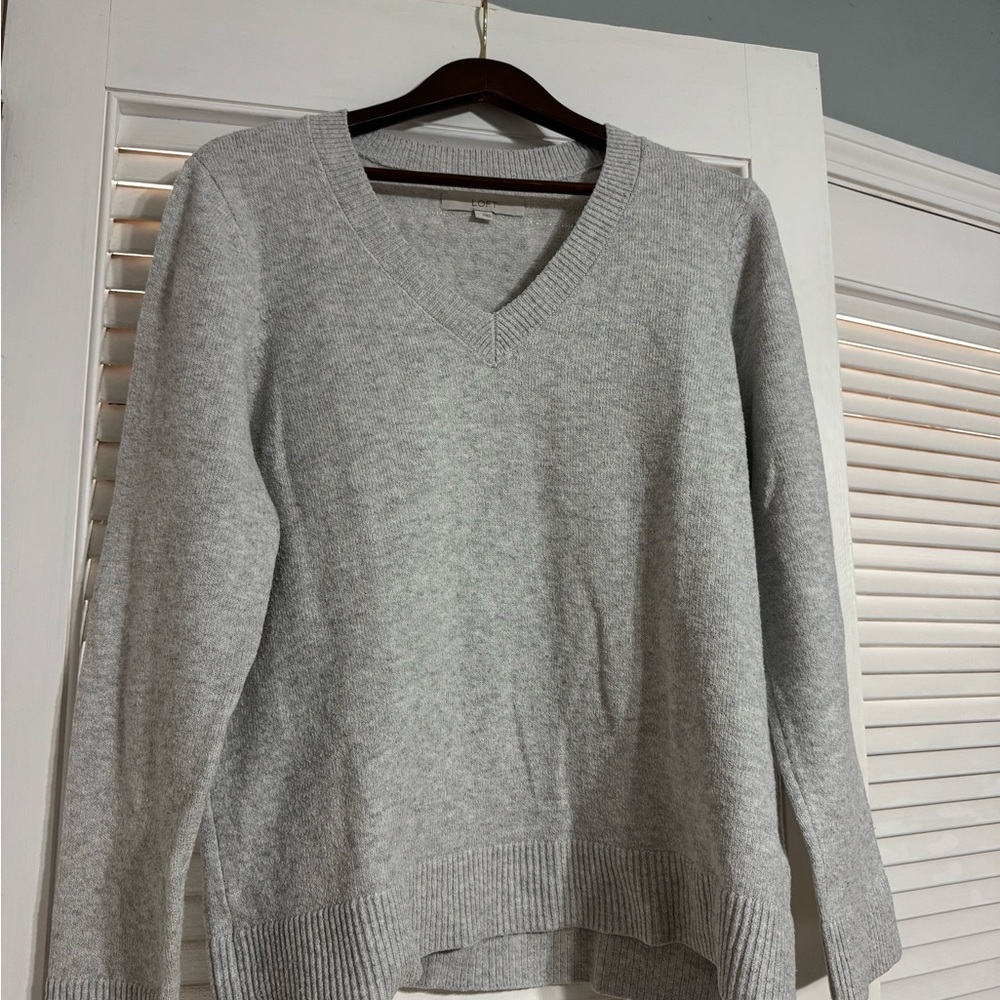 LOFT Ribtrim Relaxed V-Neck Sweater- Light Gray